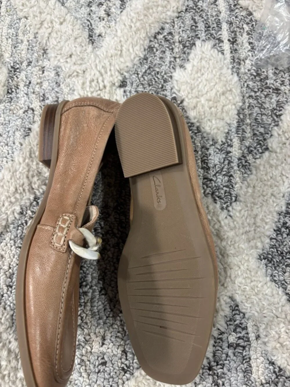 Clarks Tan Leather Chain Loafers Contour Cushion Size 6.5 M Unworn